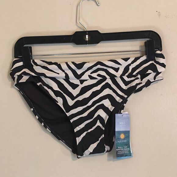 M&S designer collection animal print 2 piece swim suit. SPF 30 - Picture 5 of 10